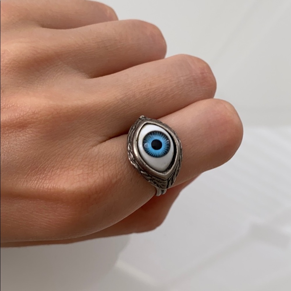 Eye ring